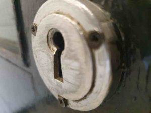 lock changes performed by locksmiths