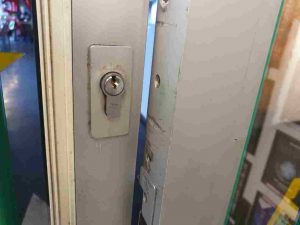 locksmith Manchester changes locks fast